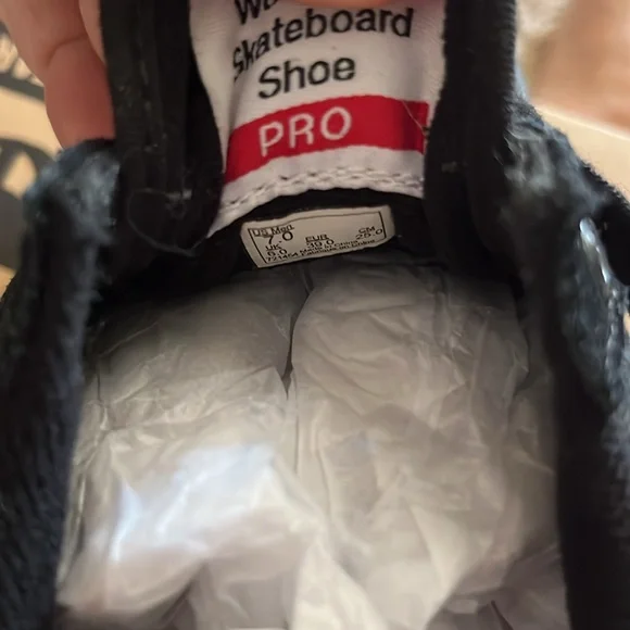 All black low top Vans Pro. - Picture 4 of 4